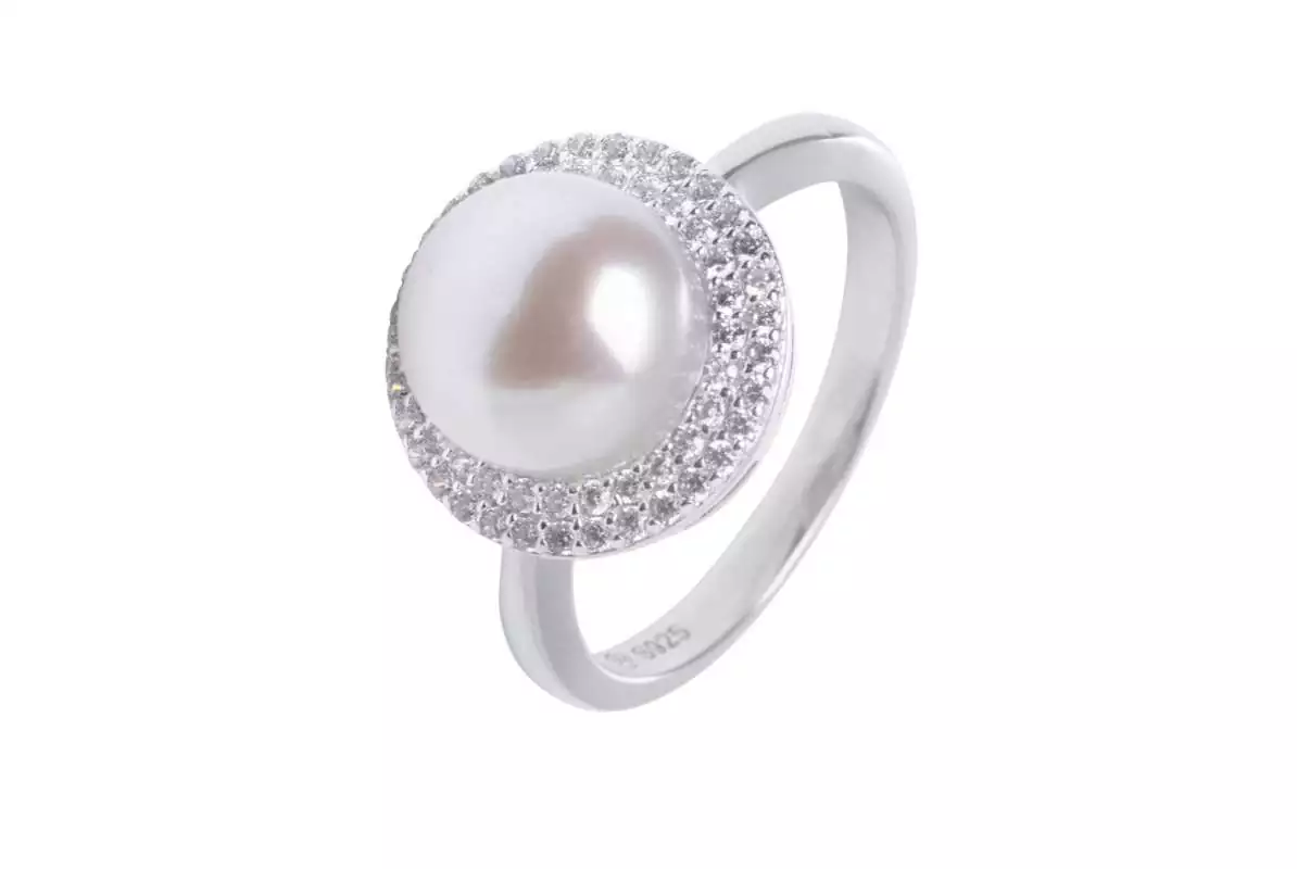 Klassischer Ring mit weißer Perle 9.5-10 mm eingefasst mit Zirkonia, 925er rhodiniertes Silber, Gaura Pearls, Estland